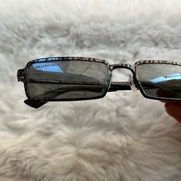 Balenciaga Grey Zebra-print rectangle sunglasses - Picture 3 of 6